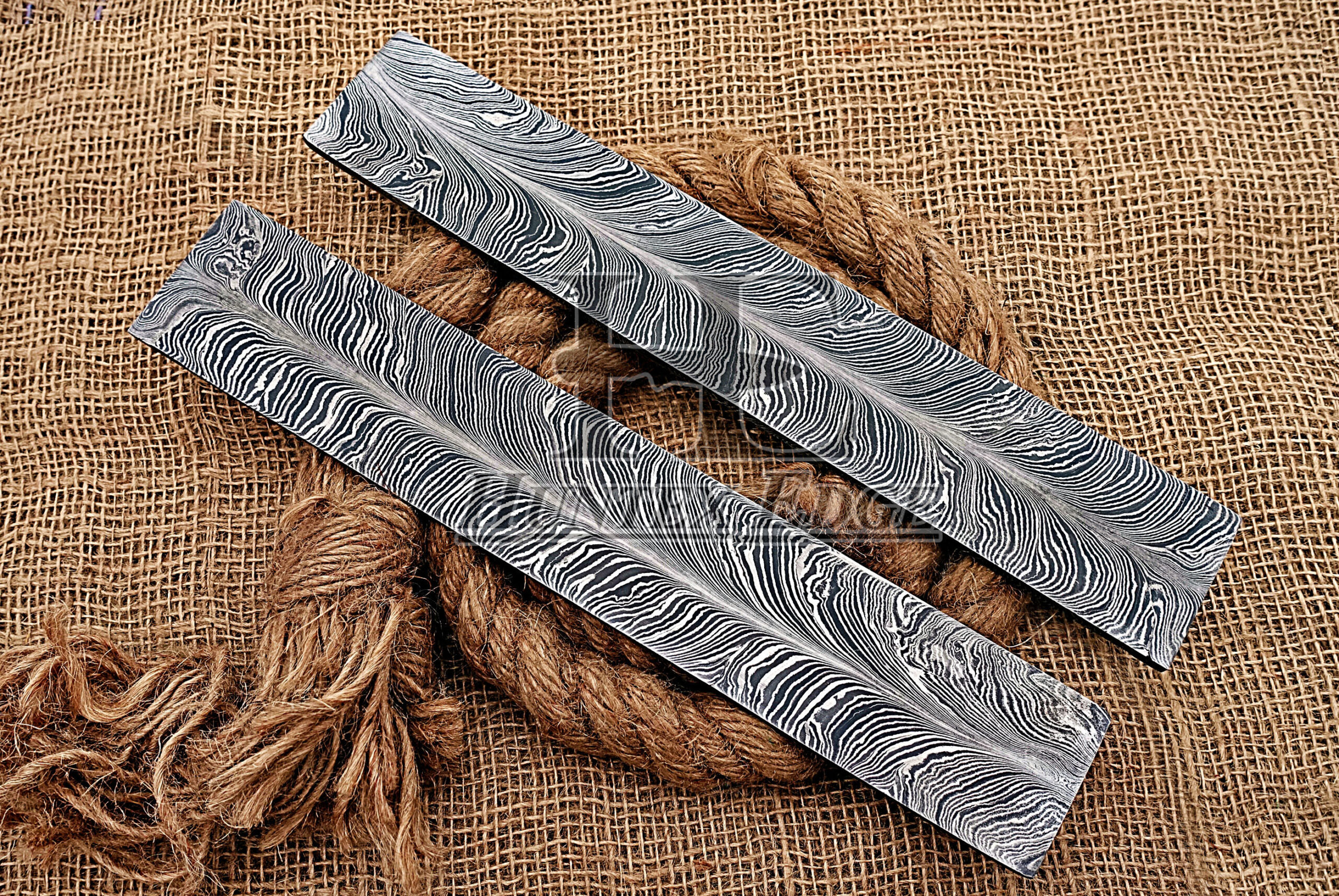 HUNTEX Brand New Custom Feather Pattern Damascus