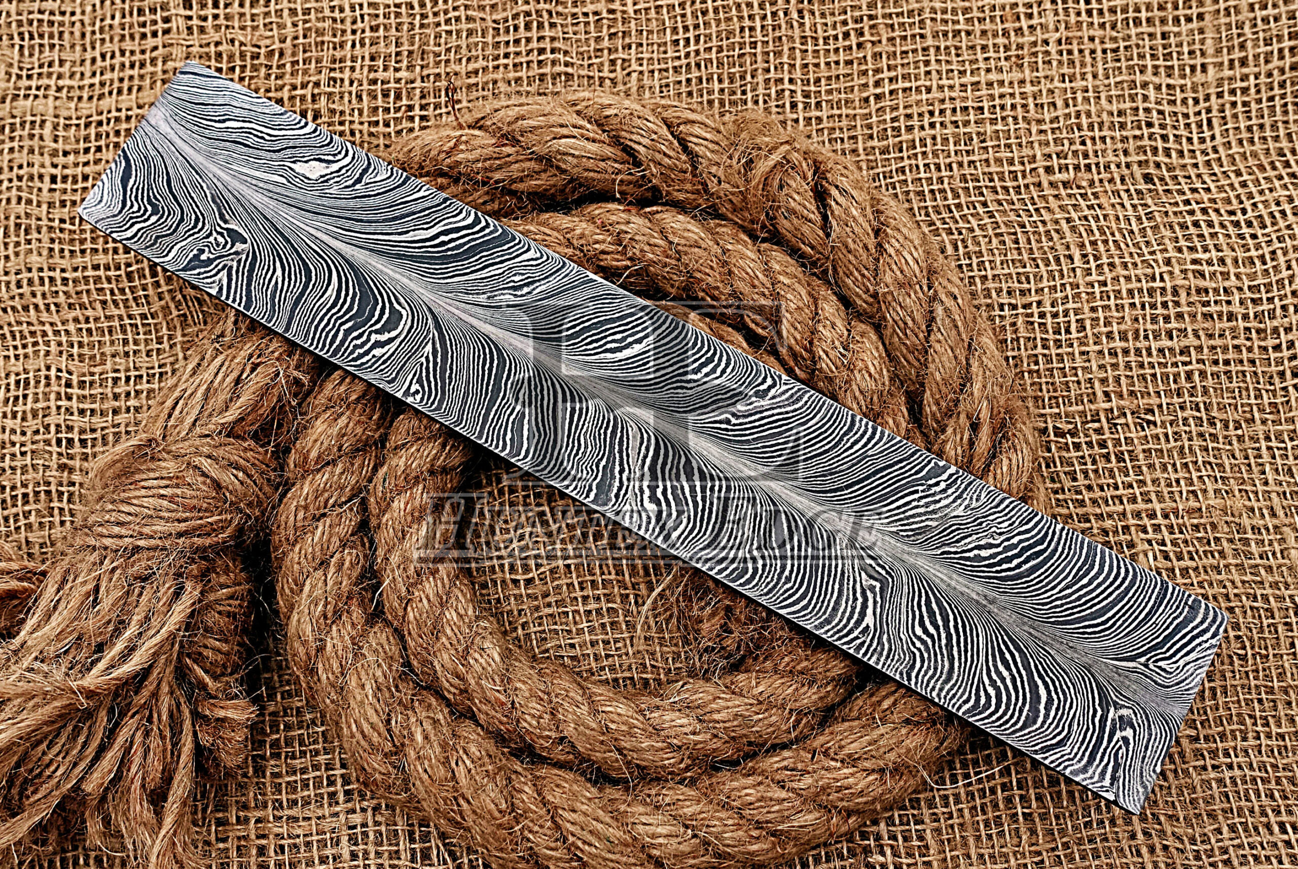 HUNTEX Brand New Custom Feather Pattern Damascus